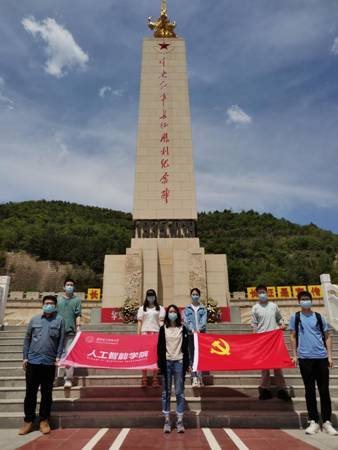 必赢242net党支部在吴起中央红军长征胜利纪念碑前合影